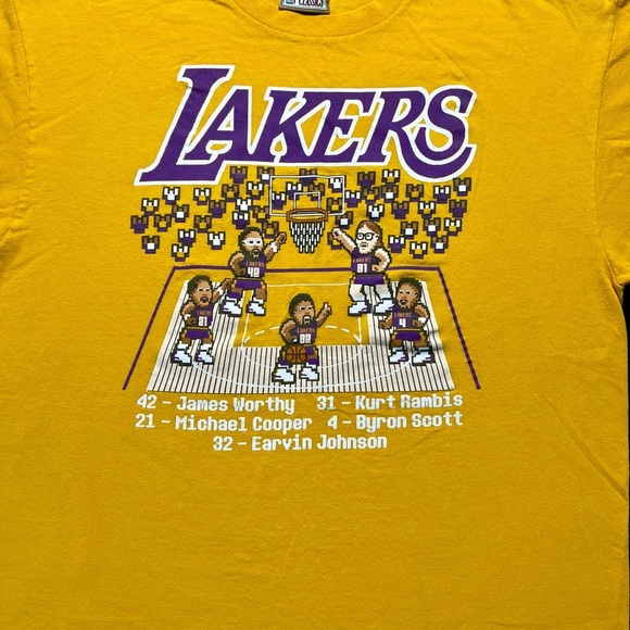 Los Angeles Lakers HWC Legends T-Shirt Size XL Yellow Pixel Graphic Tee - Picture 2 of 4